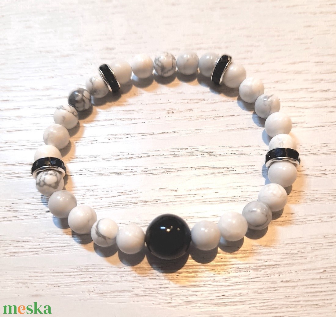 Howlit és fekete Achát ásványkarkötő / Görög stílusú ékszer /  - ékszer - karkötő - gyöngyös karkötő - Meska.hu