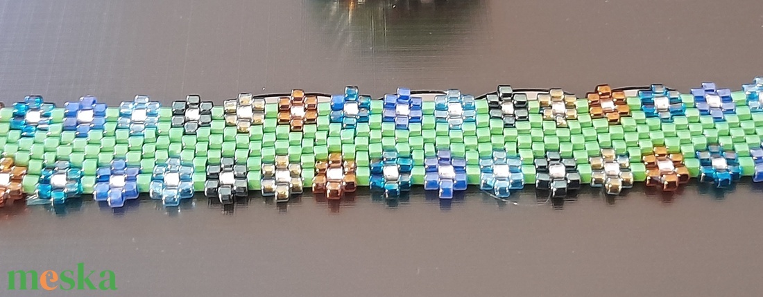 Virágok 4 - peyote karkötő - ékszer - karkötő - karperec - Meska.hu