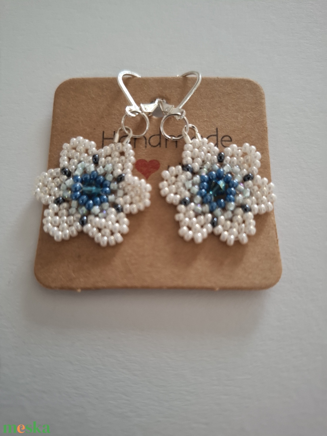 Karácsonyi fülbevaló - hópihe / Huitchol fülbevaló sterling ezüst akasztóvalés swarovski gyönggyel - ékszer - fülbevaló - lógó csepp fülbevaló - Meska.hu