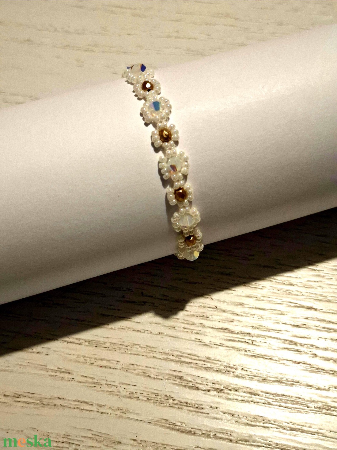 Gyöngyfűzött virág karkötő - swarovski gyöngyökkel - ékszer - karkötő - gyöngyös karkötő - Meska.hu