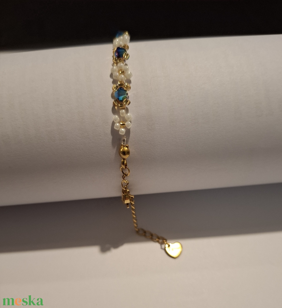 Gyöngyfűzött virág karkötő - swarovski gyöngyökkel - ékszer - karkötő - gyöngyös karkötő - Meska.hu