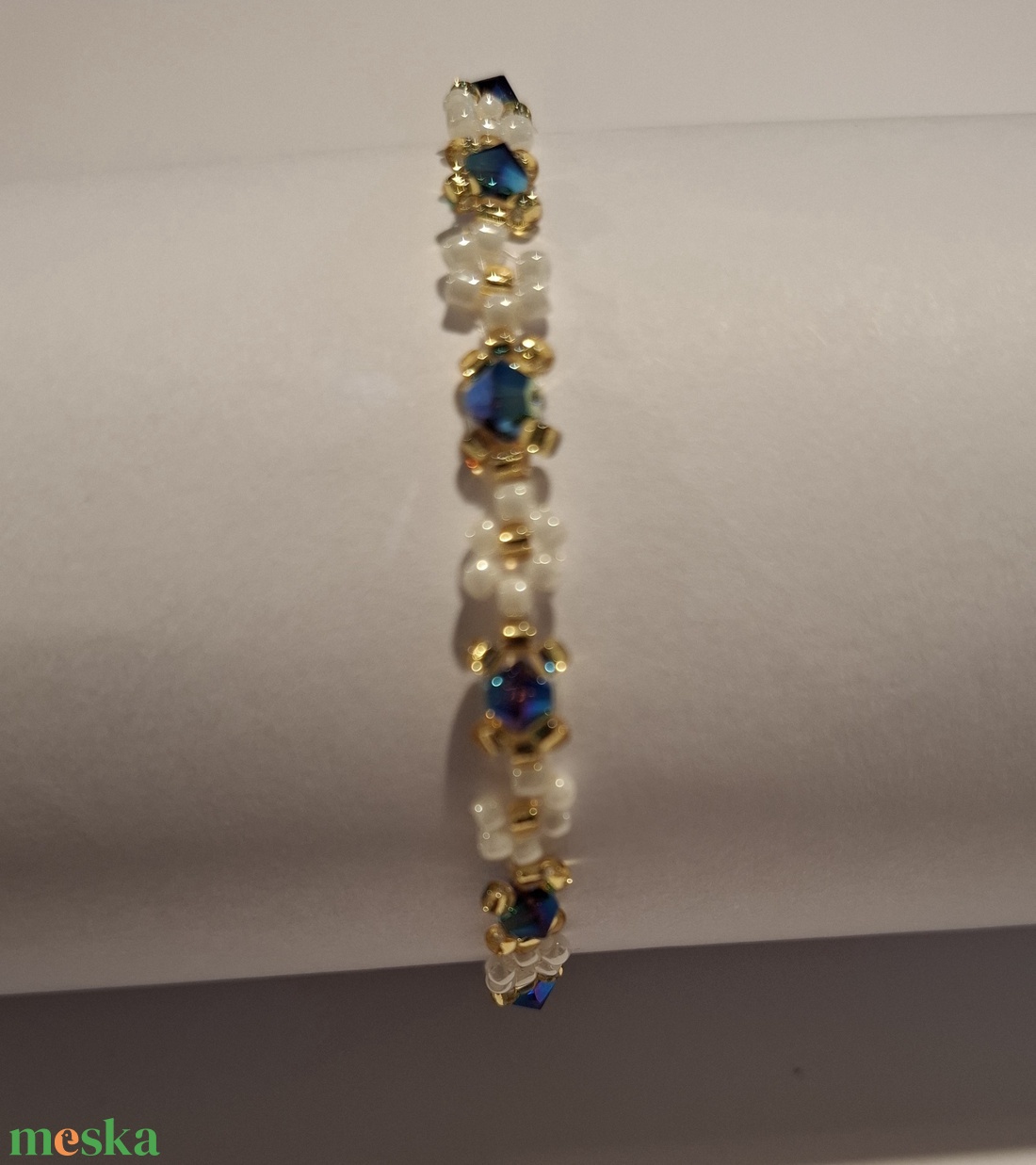 Gyöngyfűzött virág karkötő - swarovski gyöngyökkel - ékszer - karkötő - gyöngyös karkötő - Meska.hu