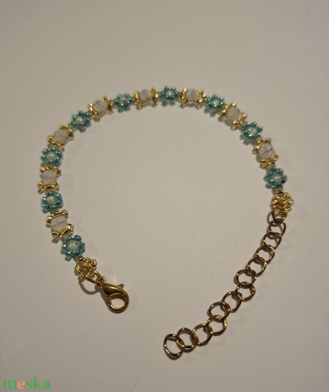 Gyöngyfűzött virág karkötő - ékszer - karkötő - gyöngyös karkötő - Meska.hu