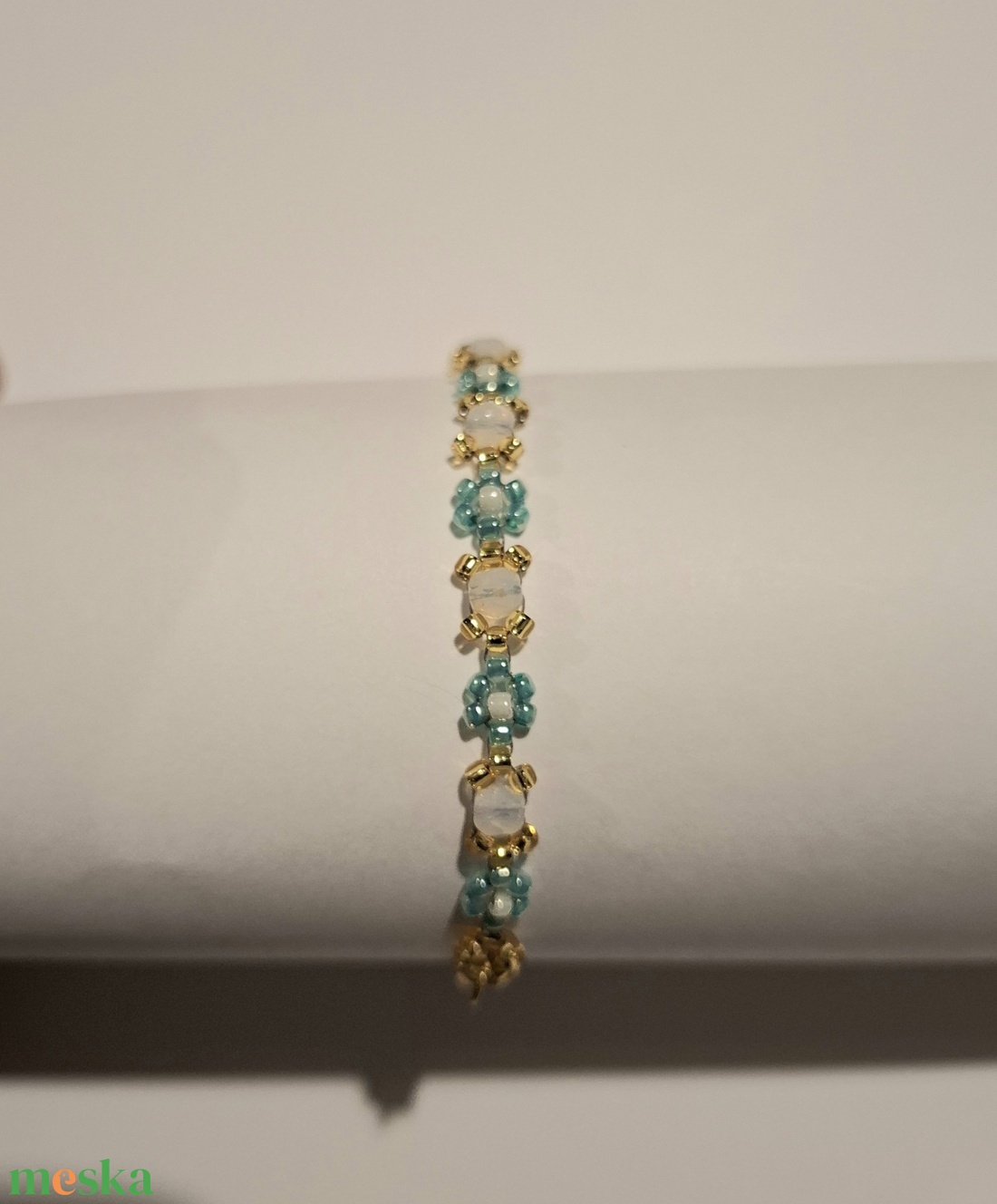 Gyöngyfűzött virág karkötő - ékszer - karkötő - gyöngyös karkötő - Meska.hu