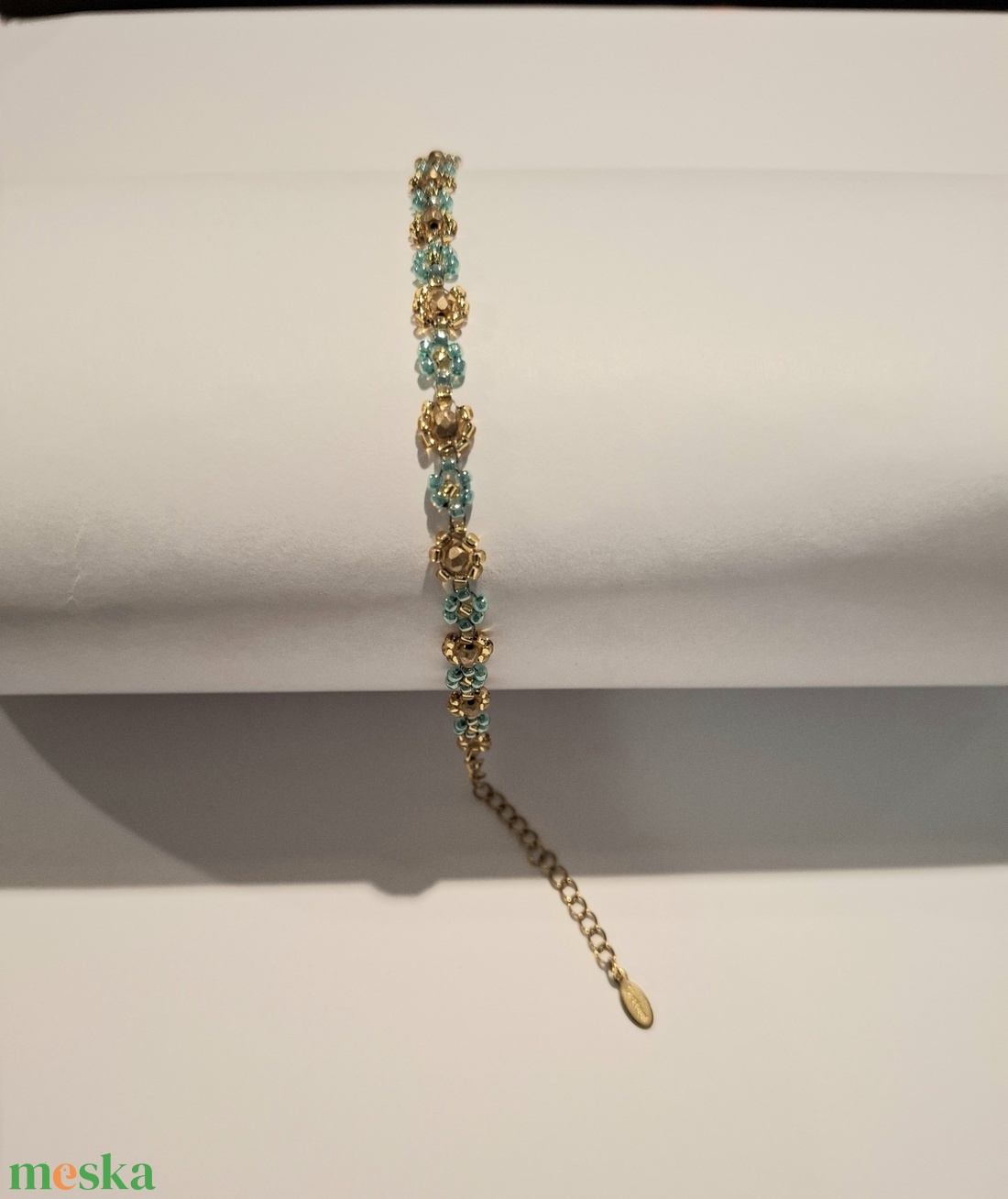 Gyöngyfűzött virág karkötő - ékszer - karkötő - gyöngyös karkötő - Meska.hu