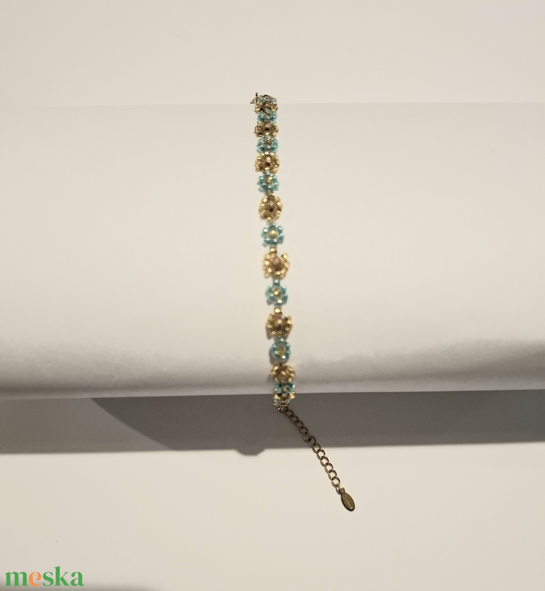 Gyöngyfűzött virág karkötő - ékszer - karkötő - gyöngyös karkötő - Meska.hu