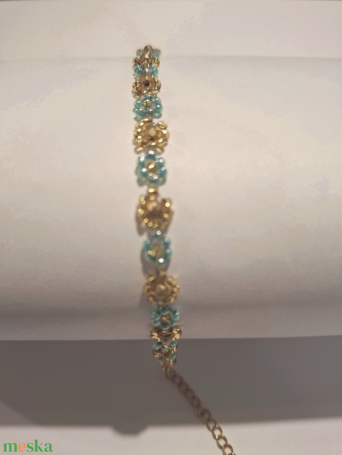 Gyöngyfűzött virág karkötő - ékszer - karkötő - gyöngyös karkötő - Meska.hu