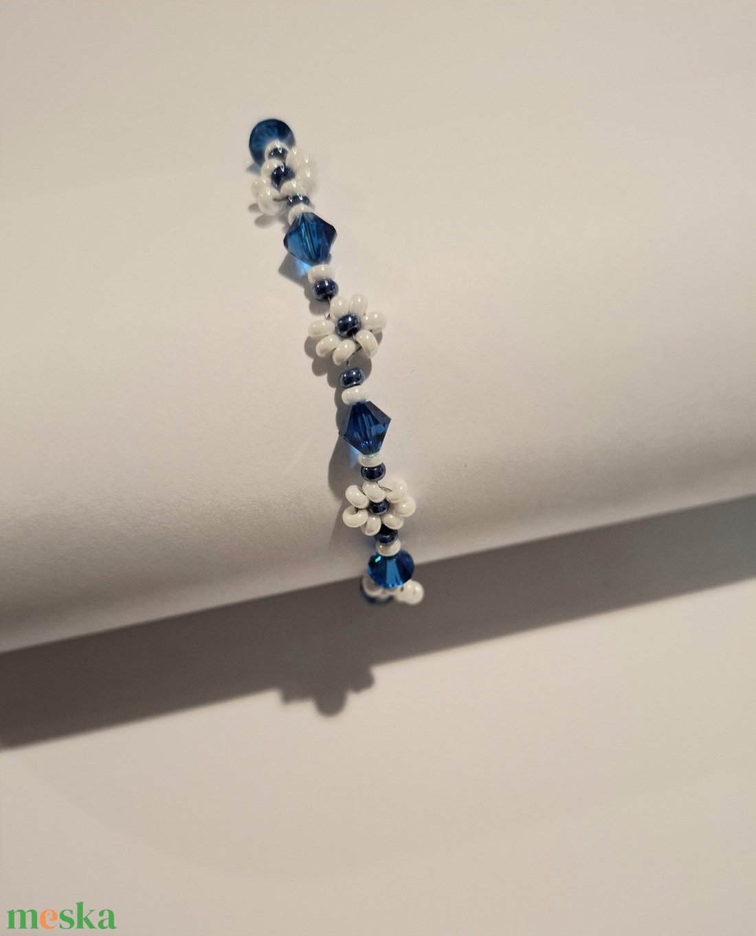 Gyöngyfűzött virág karkötő - swarovski gyöngyökkel - ékszer - karkötő - gyöngyös karkötő - Meska.hu