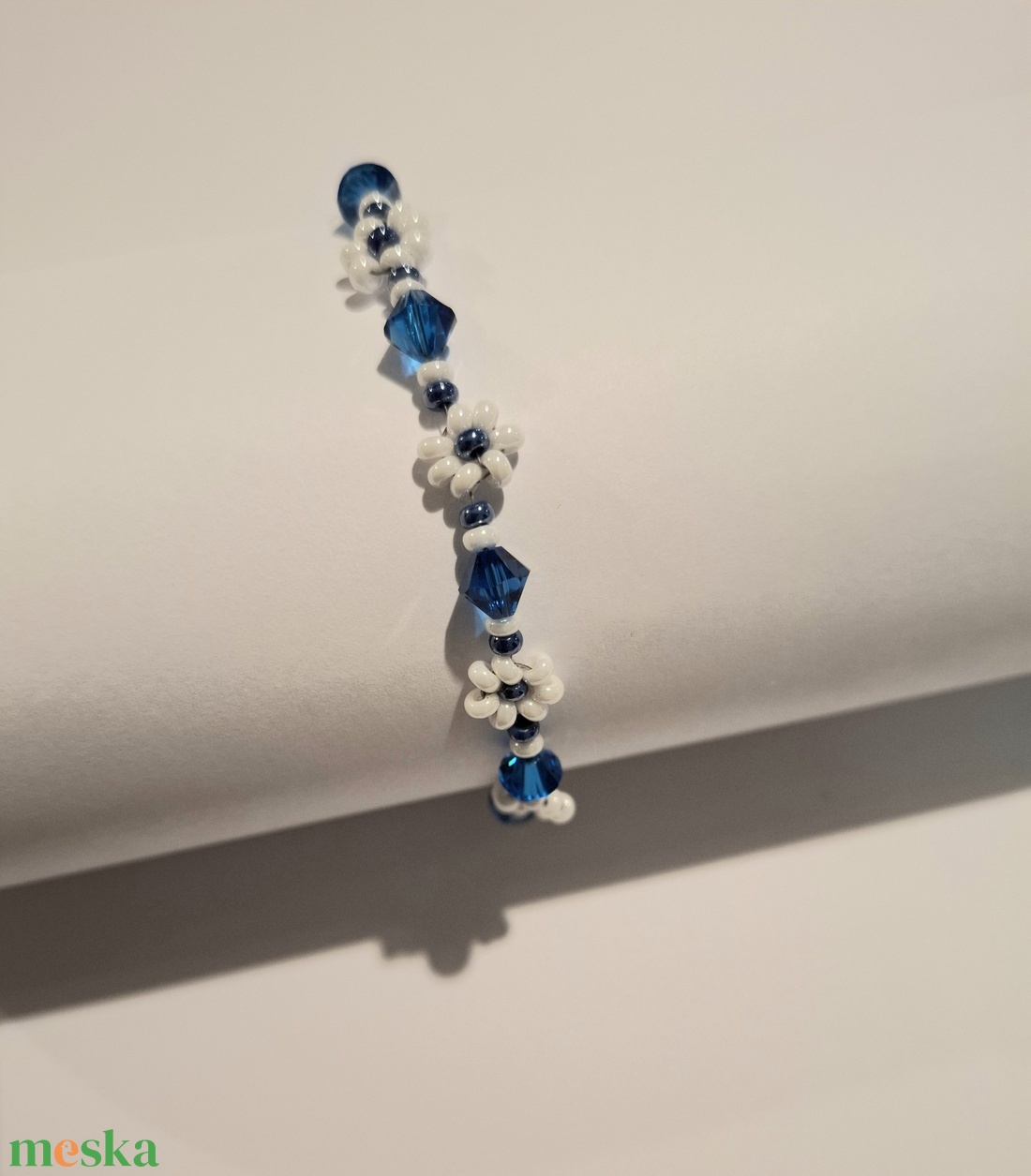 Gyöngyfűzött virág karkötő - swarovski gyöngyökkel - ékszer - karkötő - gyöngyös karkötő - Meska.hu