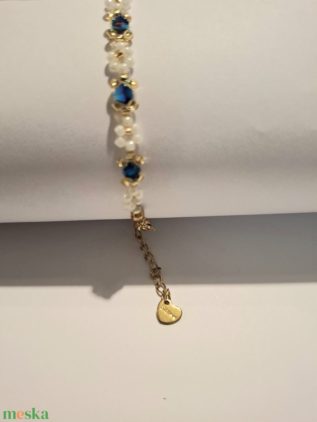 Gyöngyfűzött virág karkötő - swarovski gyöngyökkel - ékszer - karkötő - gyöngyös karkötő - Meska.hu