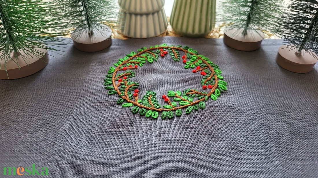Hímzett karácsonyi koszorús dísz szalvéta - karácsony - adventi díszek - adventi asztaldísz - Meska.hu Hímzett karácsonyi koszorús dísz szalvéta - karácsony - adventi díszek - adventi asztaldísz - Meska.hu