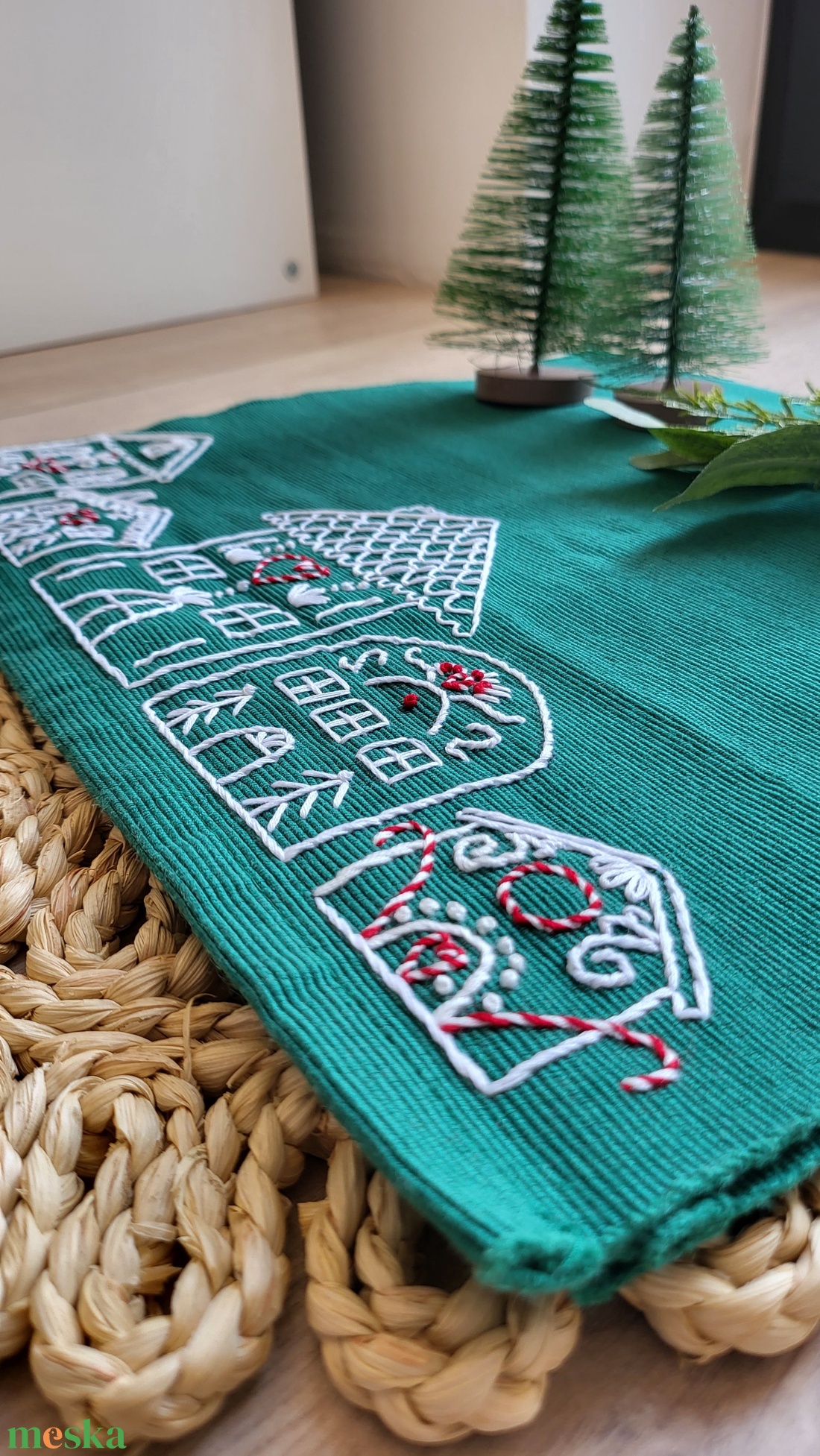 Hímzett mézeskalács házikós/fenyős/hópihés asztali futó - karácsony - adventi díszek - adventi asztaldísz - Meska.hu