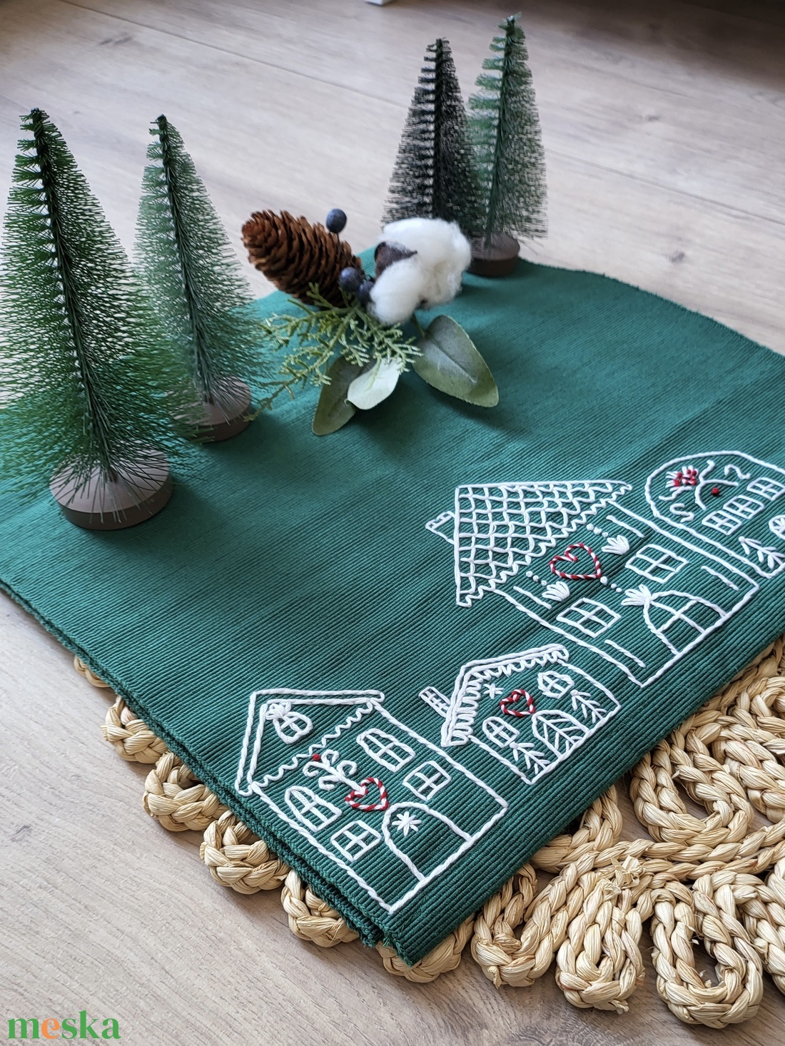 Hímzett mézeskalács házikós/fenyős/hópihés asztali futó - karácsony - adventi díszek - adventi asztaldísz - Meska.hu
