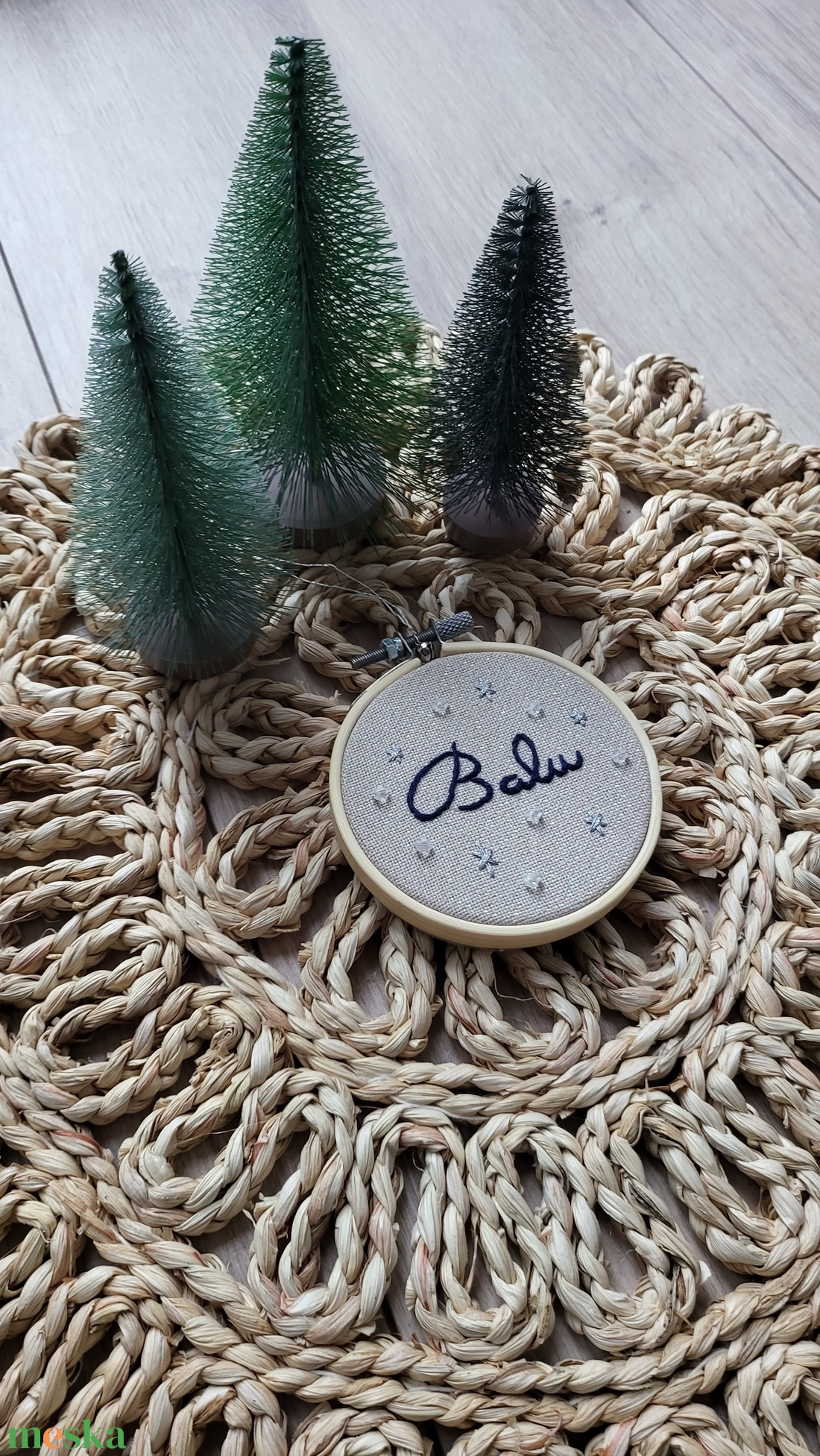 Hímzett névre szóló csengettyűs karácsonyfa dísz - karácsony - karácsonyi lakásdekoráció - karácsonyfadíszek - Meska.hu