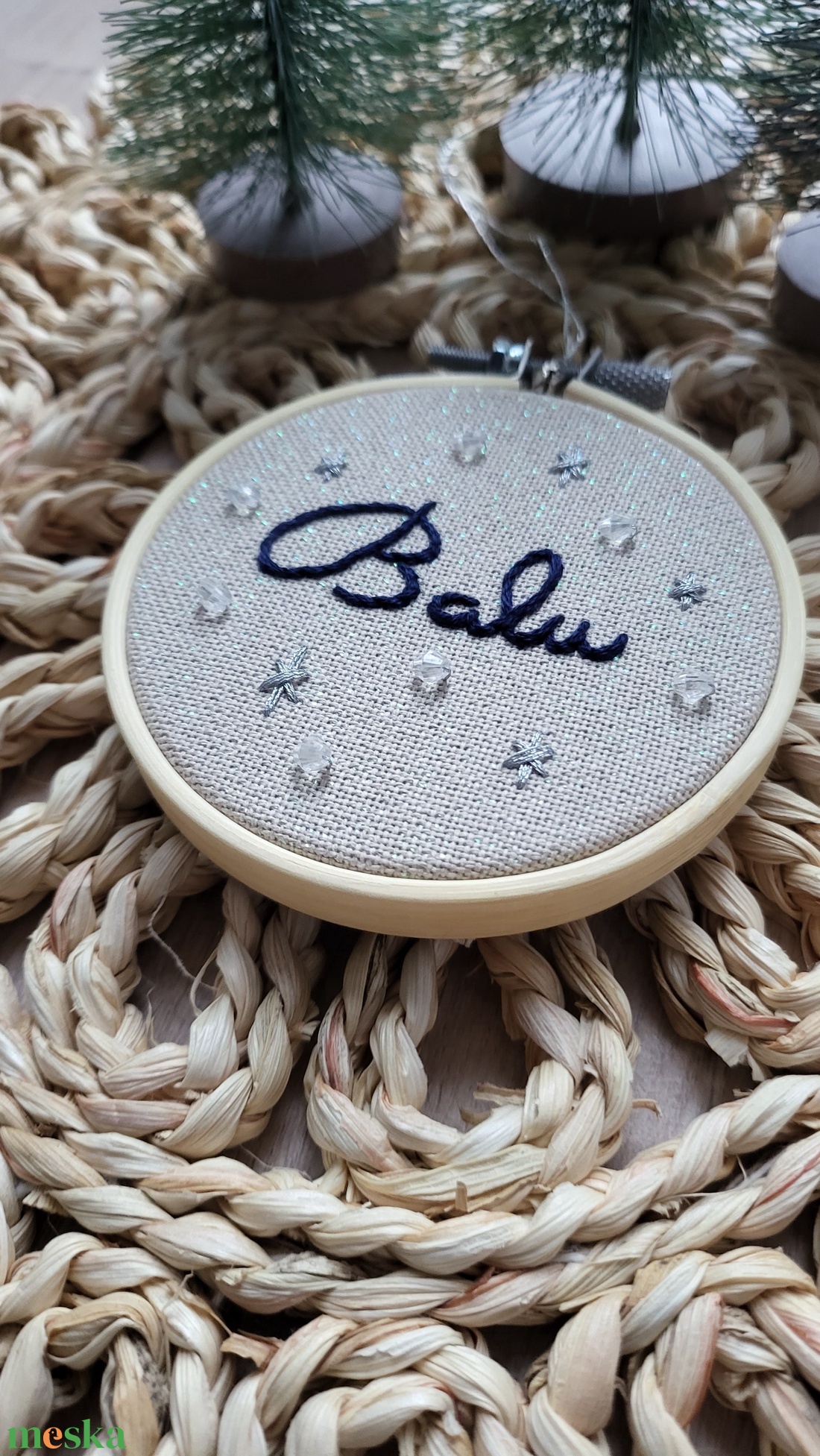 Hímzett névre szóló csengettyűs karácsonyfa dísz - karácsony - karácsonyi lakásdekoráció - karácsonyfadíszek - Meska.hu