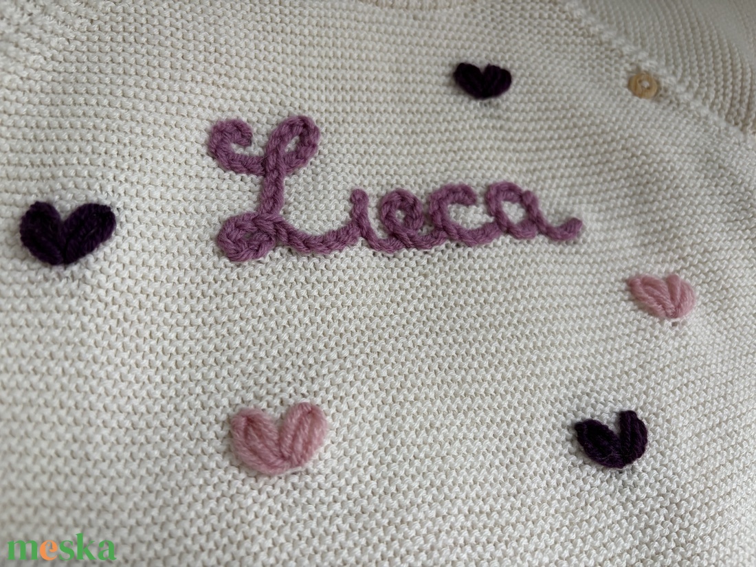 Hímzett bordáskötött baba szett - ruha & divat - gyerekruha - póló - Meska.hu