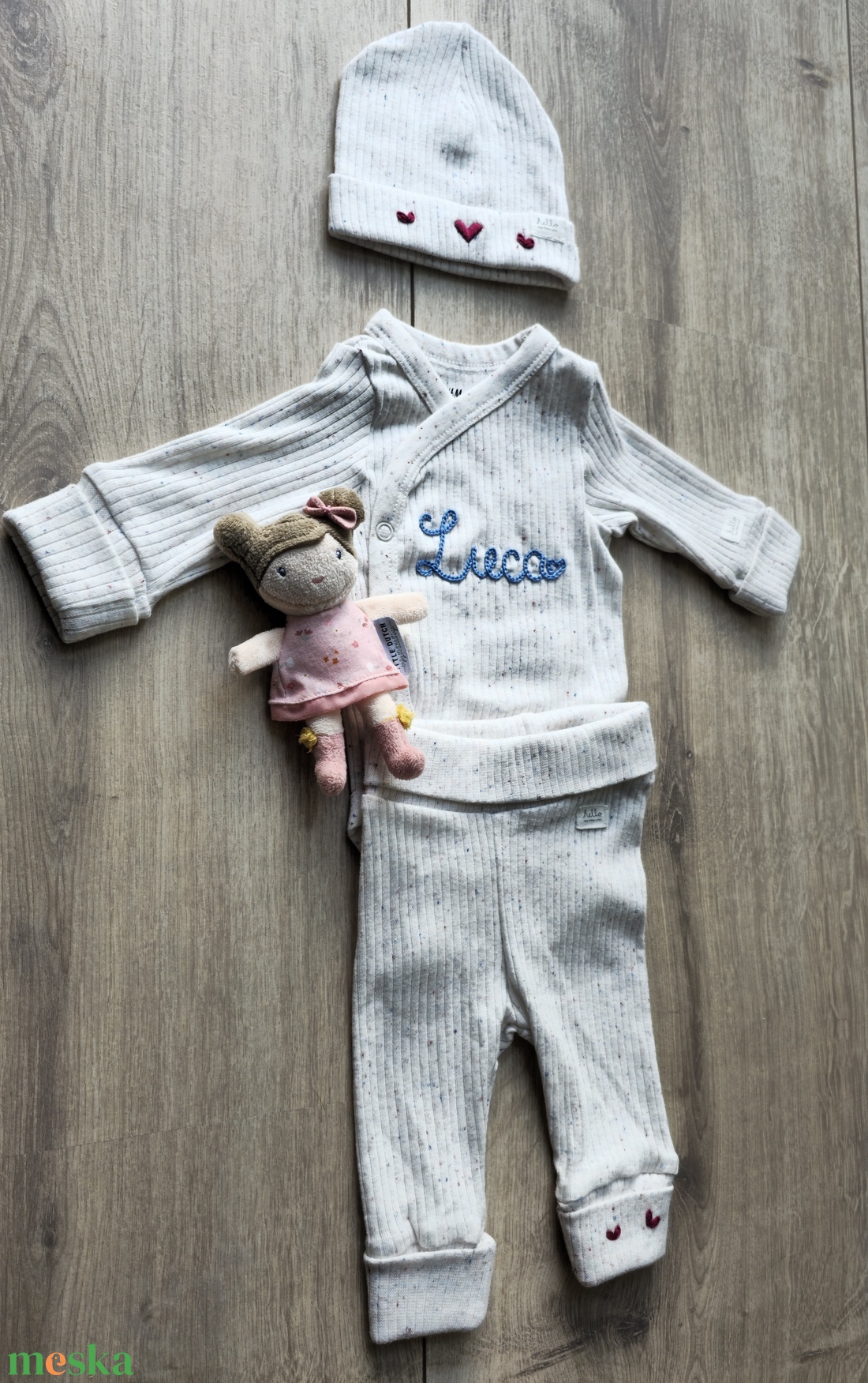 Hímzett bodys baba szett - baba - mama - babaruházat - baba body - Meska.hu