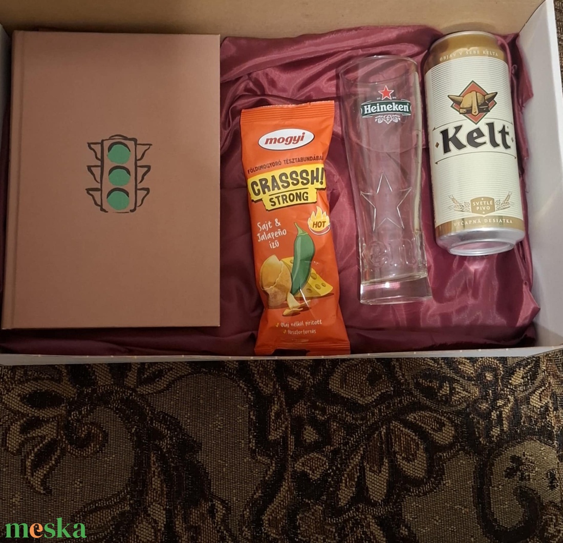 Férfi könyves, kuckózós, nasis, sörös, teás, csokis ajándékdoboz - otthon & életmód - papír, írószer - ajándékozás kellékei - ajándékzsák, csomagolás - Meska.hu