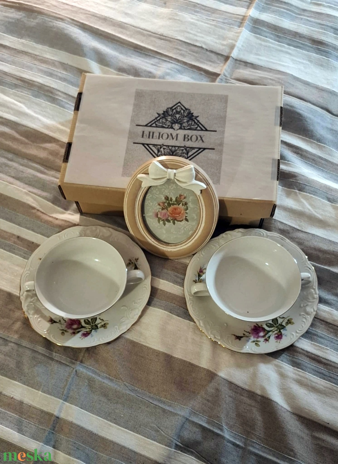 Porcelán levescsészés vintage képkeretes ajándékdoboz - otthon & életmód - papír, írószer - ajándékozás kellékei - ajándékzsák, csomagolás - Meska.hu
