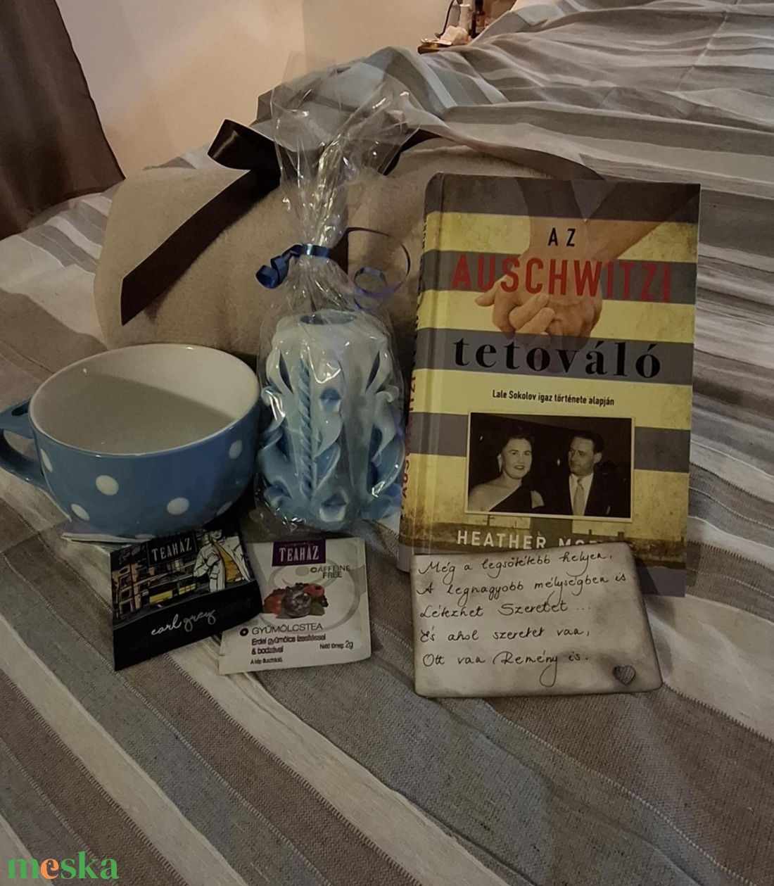 Holokauszt témájú könyv, bekuckózós plédes, teázós ajándékdoboz - otthon & életmód - papír, írószer - ajándékozás kellékei - ajándékzsák, csomagolás - Meska.hu