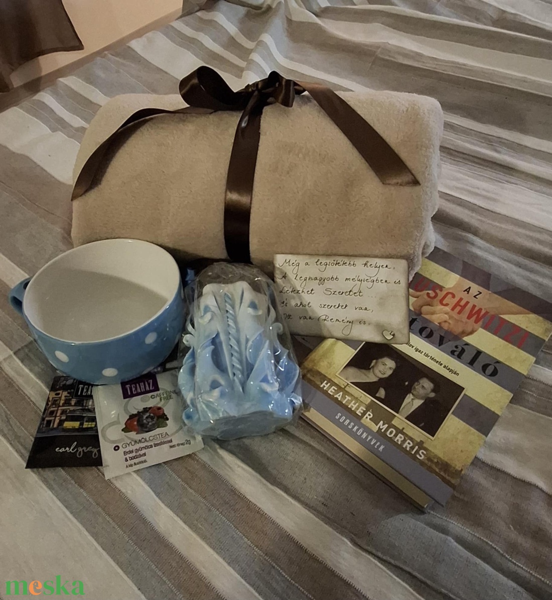 Holokauszt témájú könyv, bekuckózós plédes, teázós ajándékdoboz - otthon & életmód - papír, írószer - ajándékozás kellékei - ajándékzsák, csomagolás - Meska.hu