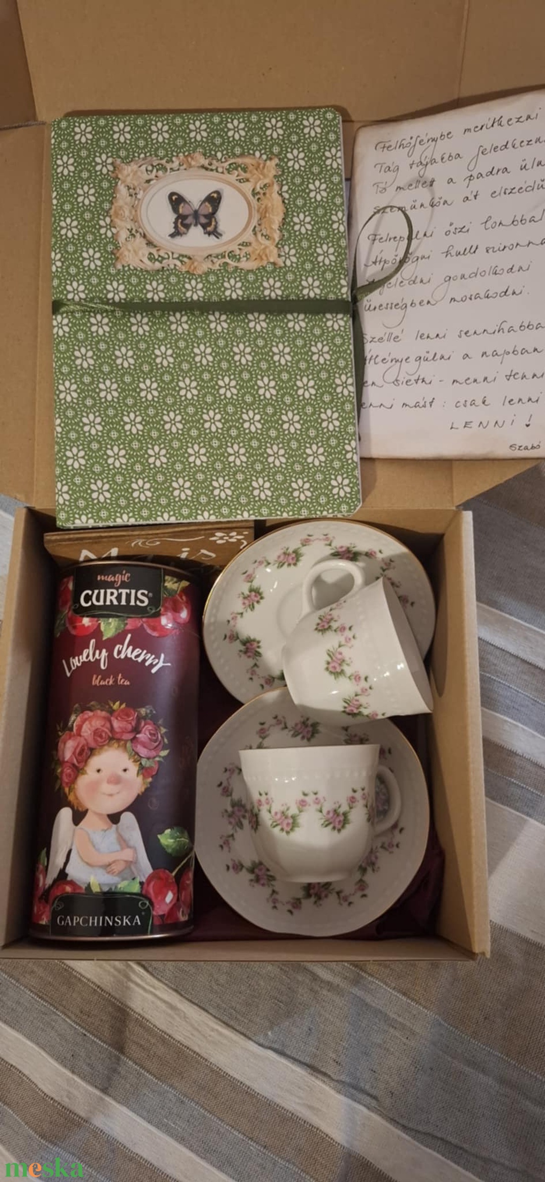 Rózsagirlandos teás kávés porcelánszettes, naplós, színezős ajándékdoboz - otthon & életmód - papír, írószer - ajándékozás kellékei - ajándékzsák, csomagolás - Meska.hu