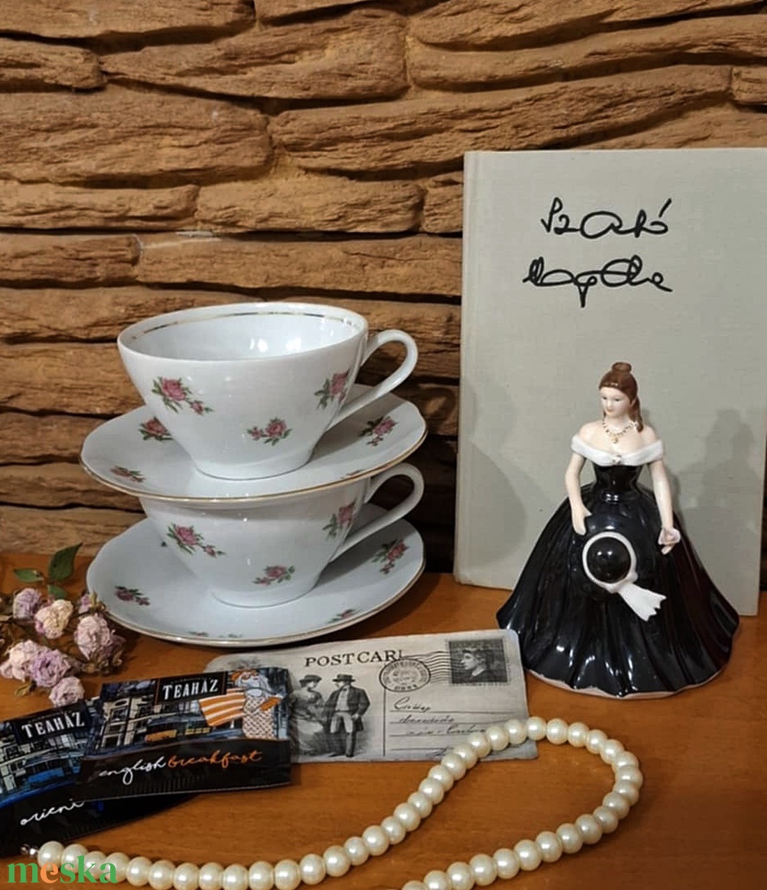 Vintage Angol porcelánhölgyfigurás, rózsás csészés teás, Szabó Magda könyves ajándékdoboz - otthon & életmód - papír, írószer - ajándékozás kellékei - ajándékzsák, csomagolás - Meska.hu