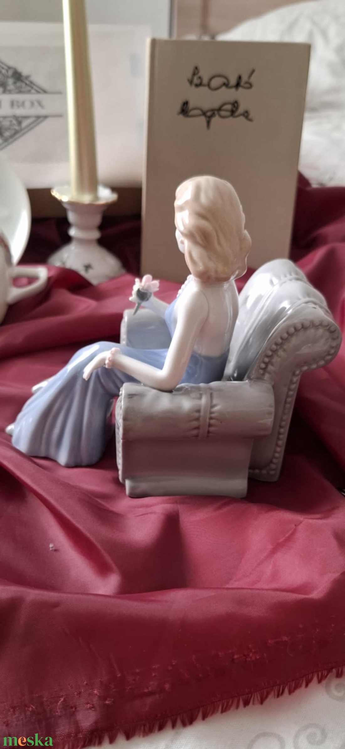 Kék ruhás fotelos porcelán hölgyfigura teáskészlettel könyves ajándékdoboz - otthon & életmód - papír, írószer - ajándékozás kellékei - ajándékzsák, csomagolás - Meska.hu