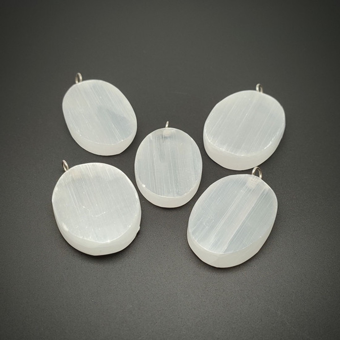 Belső béke szelenit ovál medál 35x25mm - ékszer - nyaklánc - medál - Meska.hu