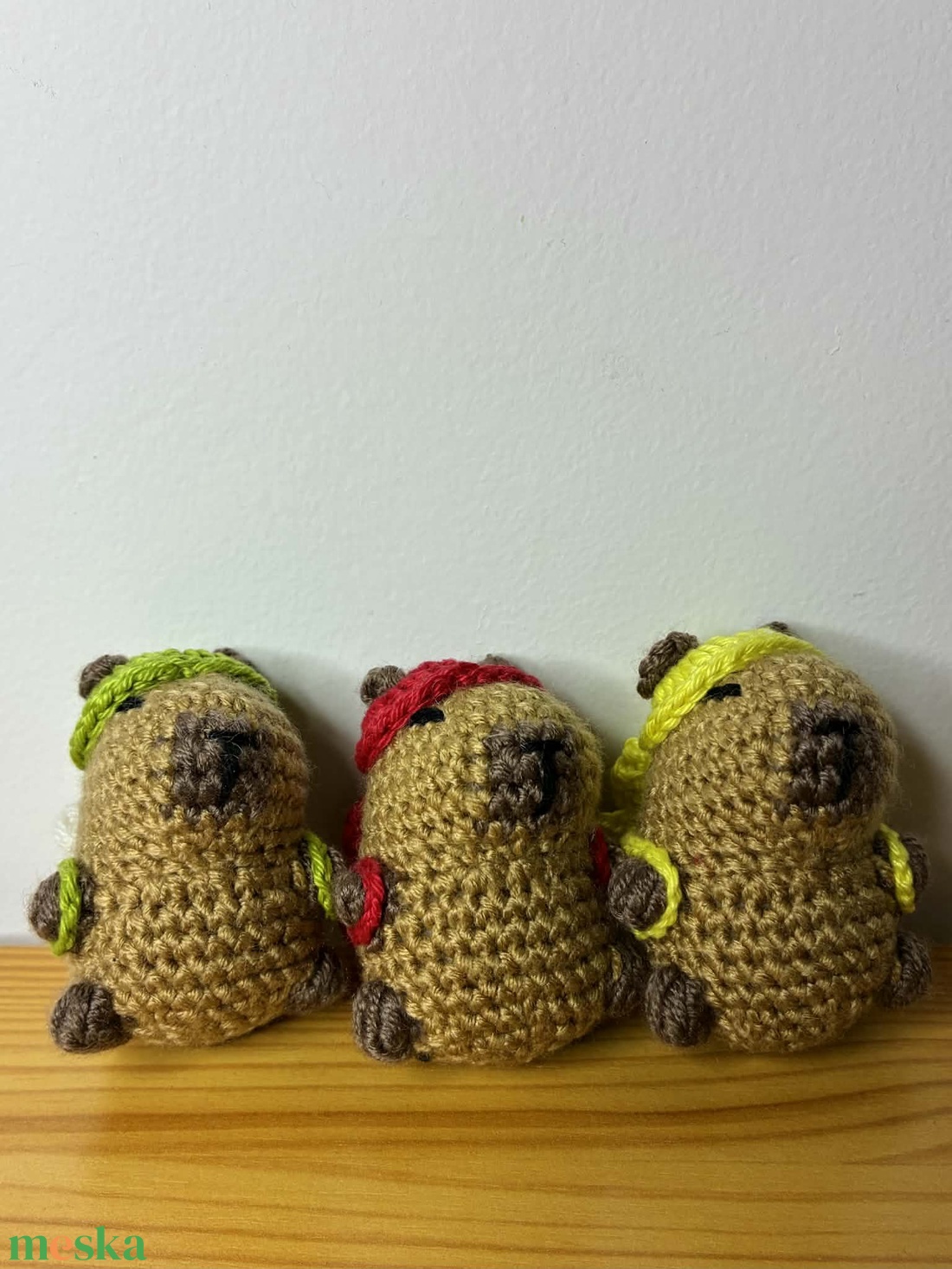 Horgolt virágos kapibara (akár kulcstartóként) - táska & tok - kulcstartó & táskadísz - kulcstartó - Meska.hu