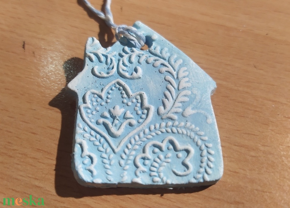 Házikó karácsonyfadísz - karácsony - karácsonyi lakásdekoráció - karácsonyi falu, házikó - Meska.hu Házikó karácsonyfadísz - karácsony - karácsonyi lakásdekoráció - karácsonyi falu, házikó - Meska.hu