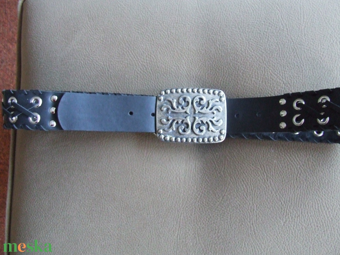 Öv sok lyukkal és bőrfűzéssel - ruha & divat - öv & övcsat - öv - Meska.hu