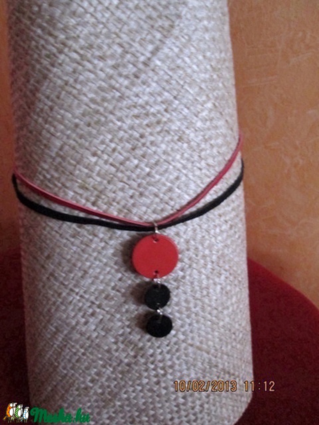  KÉSZLETKISÖPRÉS!!! Egyszerű karikás nyaklánc-piros-fekete - ékszer - nyaklánc - medálos nyaklánc - Meska.hu