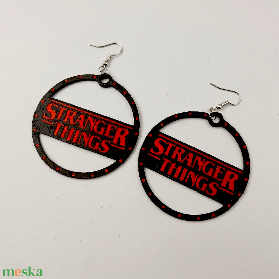 Stranger Things Karika Fülbevaló Netflix Sorozatból Egyedi Tervezésű - ékszer - fülbevaló - lógó fülbevaló - Meska.hu