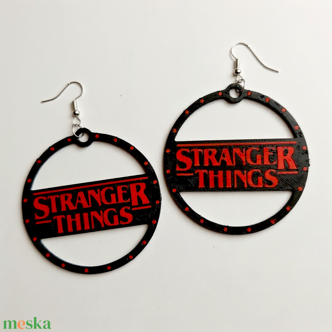 Stranger Things Karika Fülbevaló Netflix Sorozatból Egyedi Tervezésű - ékszer - fülbevaló - lógó fülbevaló - Meska.hu