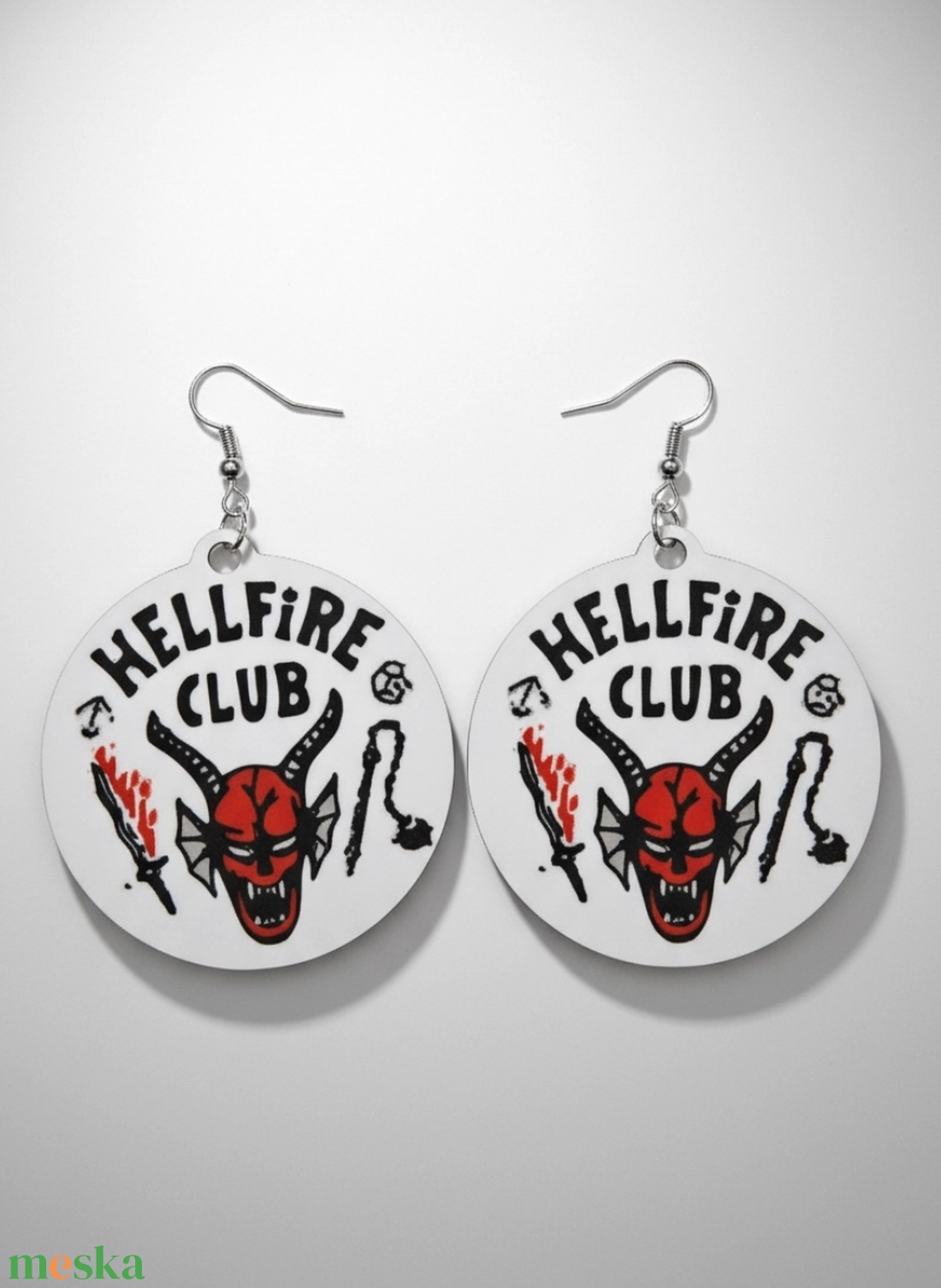 Stranger Things Karika Fülbevaló Hellfire Club Netflix Sorozatból Egyedi Tervezésű - ékszer - fülbevaló - lógó fülbevaló - Meska.hu