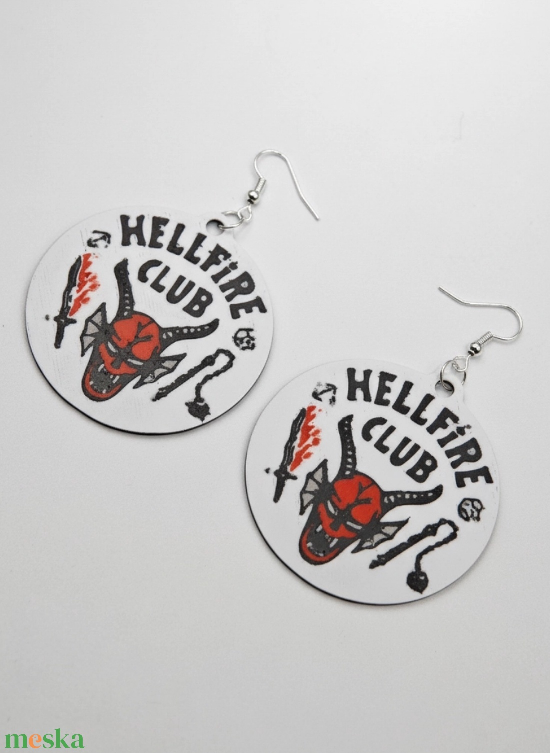 Stranger Things Karika Fülbevaló Hellfire Club Netflix Sorozatból Egyedi Tervezésű - ékszer - fülbevaló - lógó fülbevaló - Meska.hu