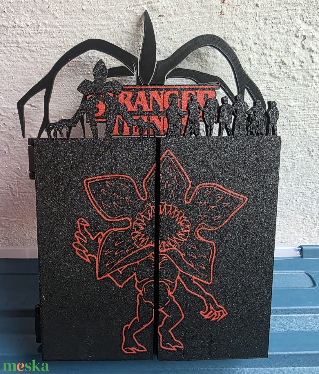 Stranger Things Kinder Joy Funko Figura Tartó Variálható Névtábkákkal - otthon & életmód - dekoráció - fali és függő dekoráció - fali kulcstartó - Meska.hu