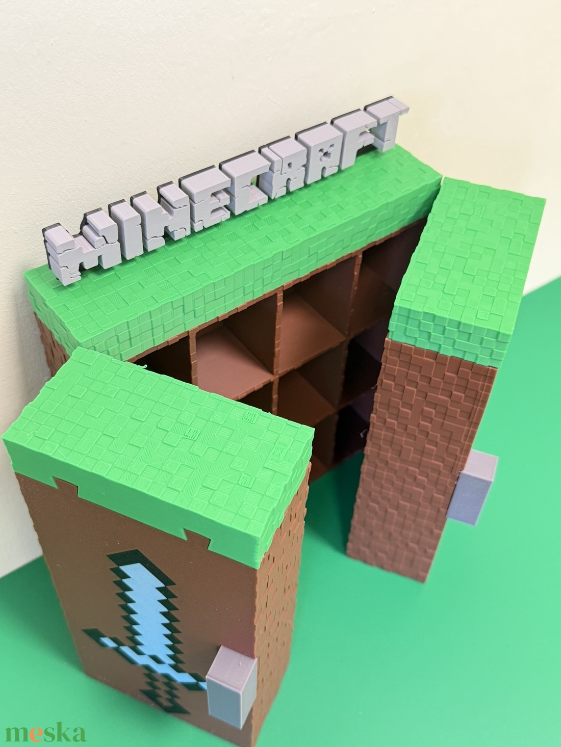 Minecraft Kinder Joy Figura Játék Tartó Állvány Díszlettel - otthon & életmód - dekoráció - fali és függő dekoráció - fali kulcstartó - Meska.hu
