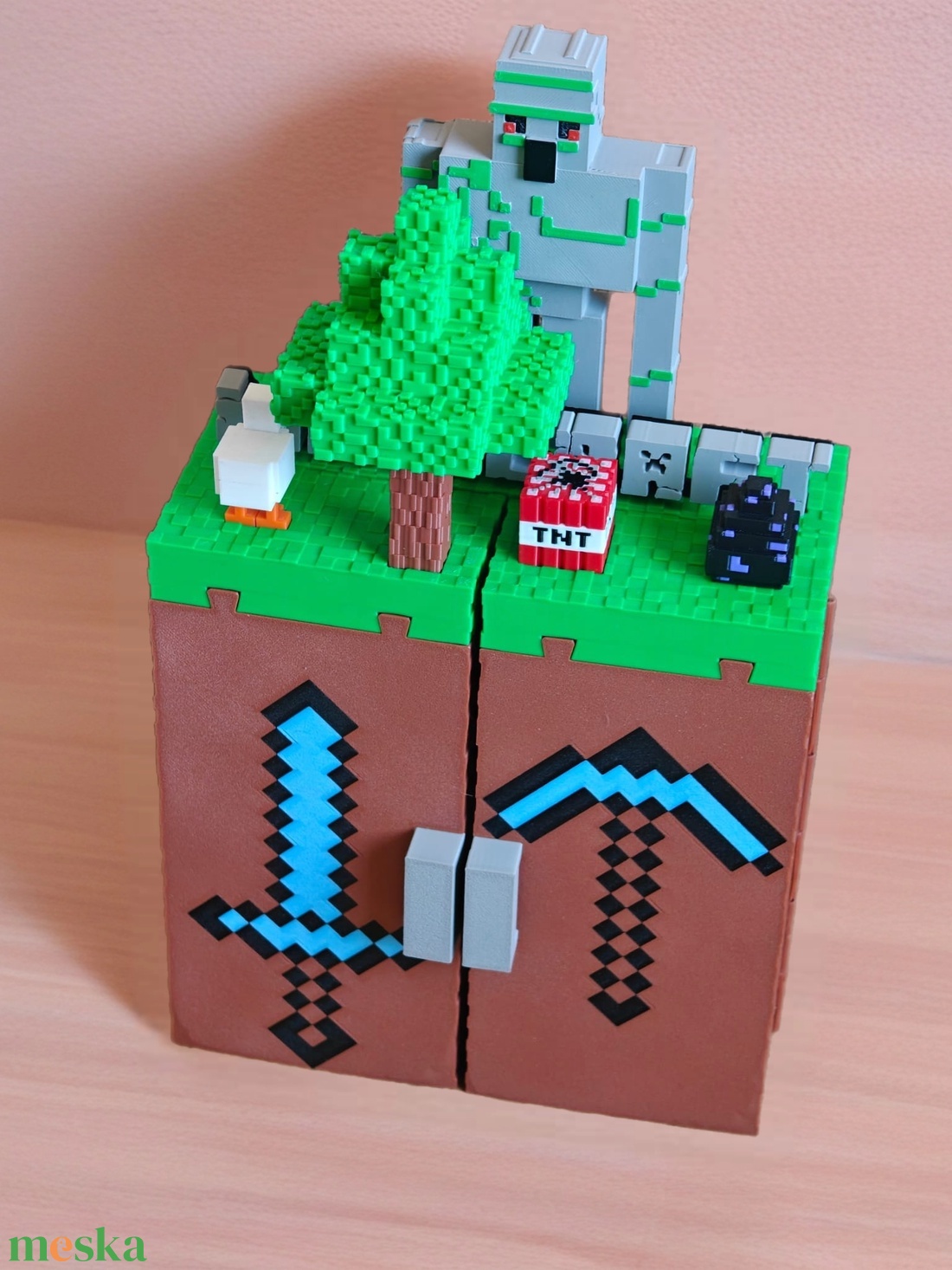 Minecraft Kinder Joy Figura Játék Tartó Állvány Díszlettel - otthon & életmód - dekoráció - fali és függő dekoráció - fali kulcstartó - Meska.hu
