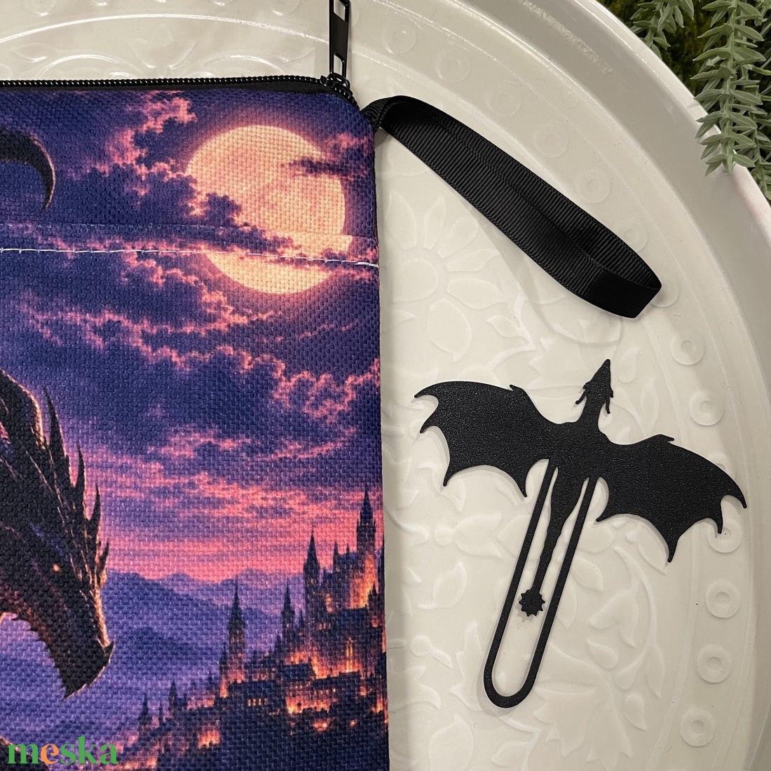 Alkonyi sárkány � lila fantasy könyvtok, ajándék 3D nyomtatott könyvjelzővel - könyv & zene - könyvtok - Meska.hu