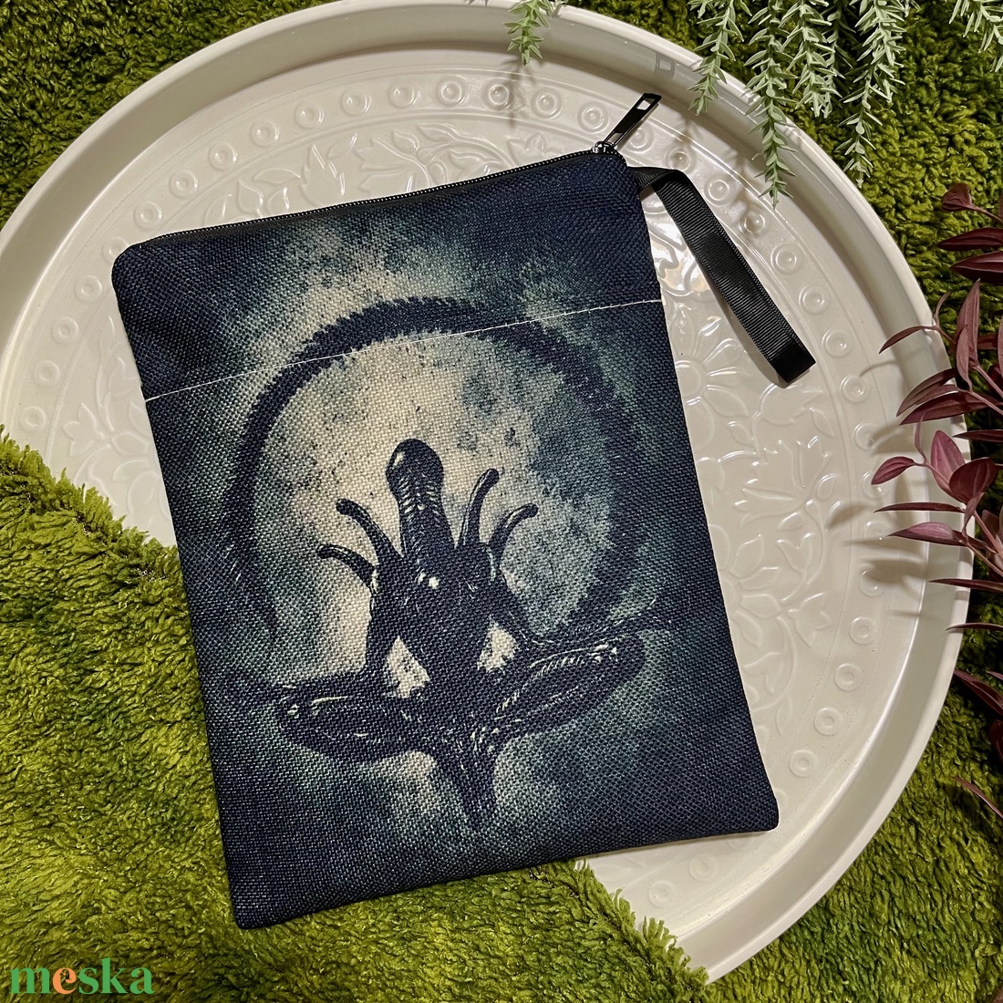 Xenomorph � idegen rémálom, sötét sci-fi könyvtok Alien - könyv & zene - könyvtok - Meska.hu