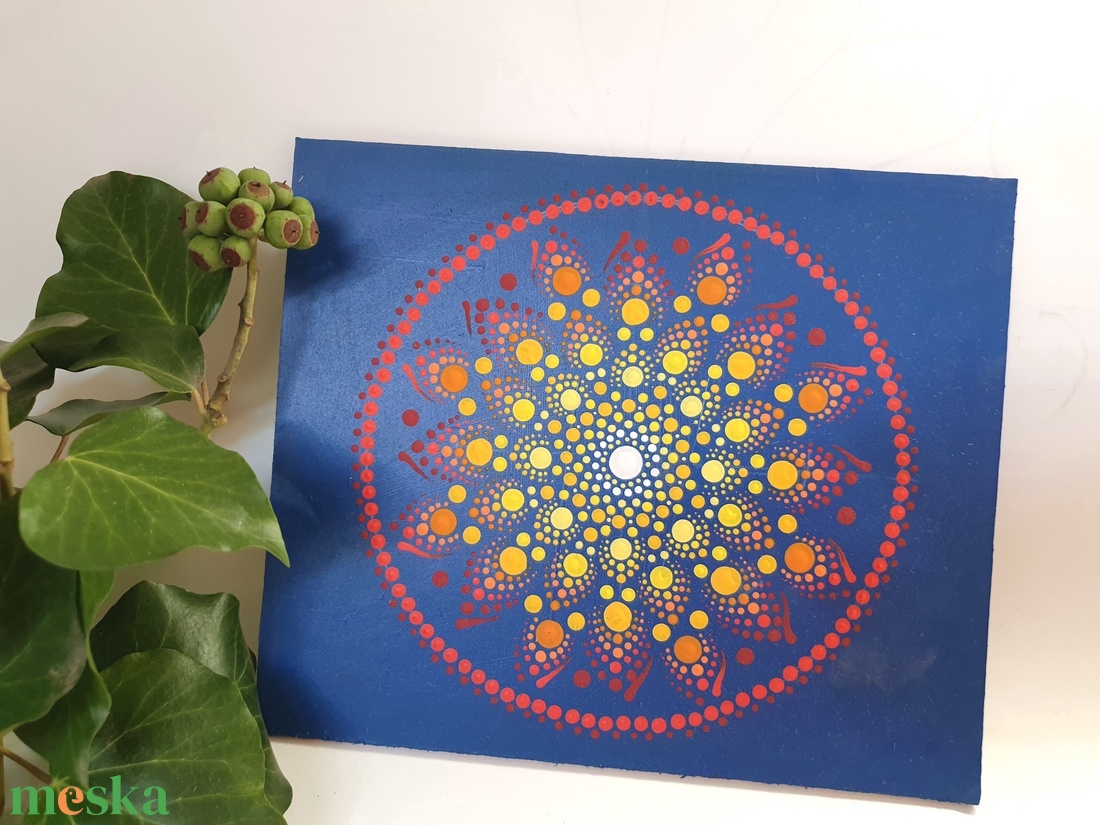 Sötétkék alapon fehér, sárga, piros átmenetes mandala - otthon & életmód - dekoráció - spiritualitás - mandala - Meska.hu
