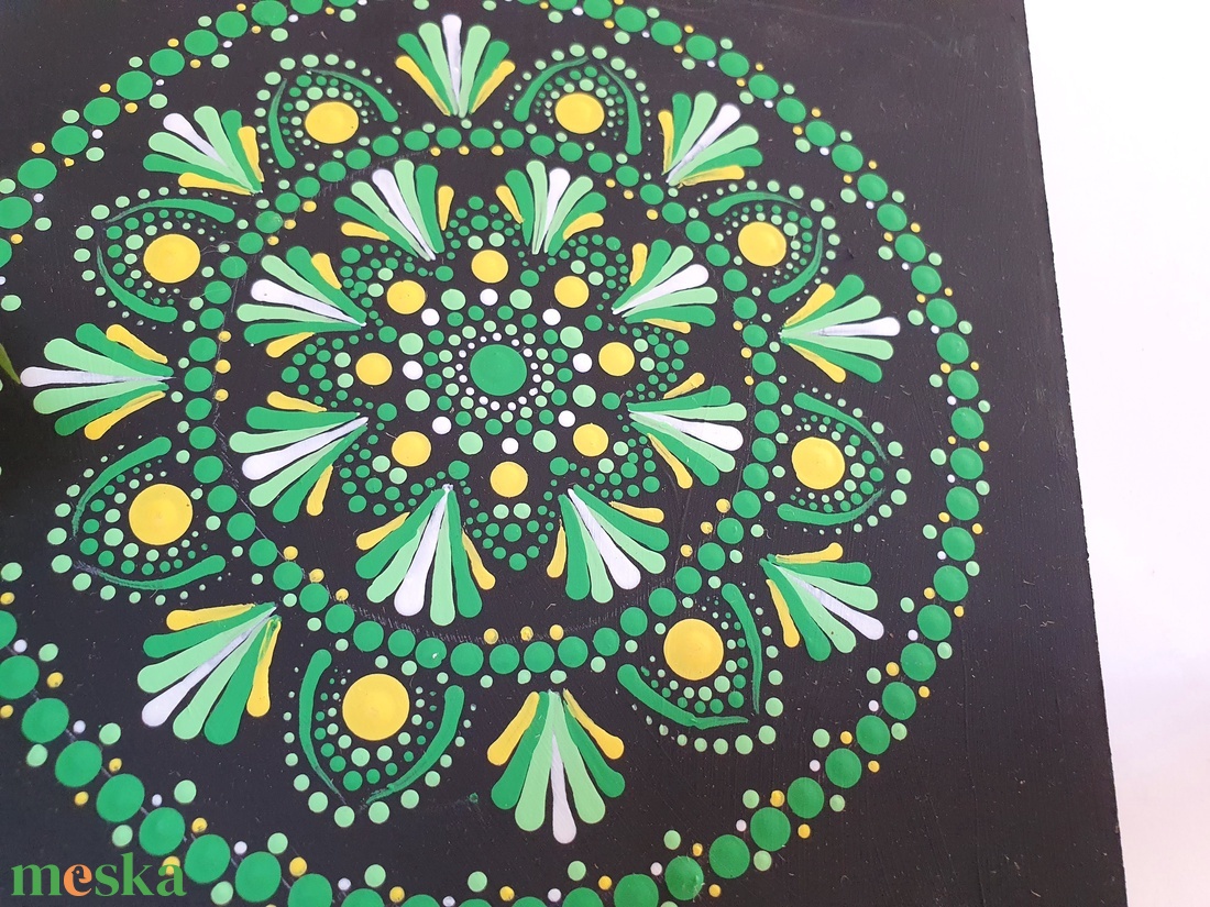 Fekete alapon zöld, sárga és fehér mandala - otthon & életmód - dekoráció - spiritualitás - mandala - Meska.hu