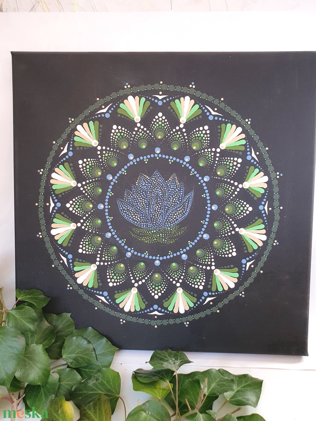 Fekete alapon zöld és áfonya és fehér színű mandala, liliom jelképpel - otthon & életmód - dekoráció - spiritualitás - mandala - Meska.hu