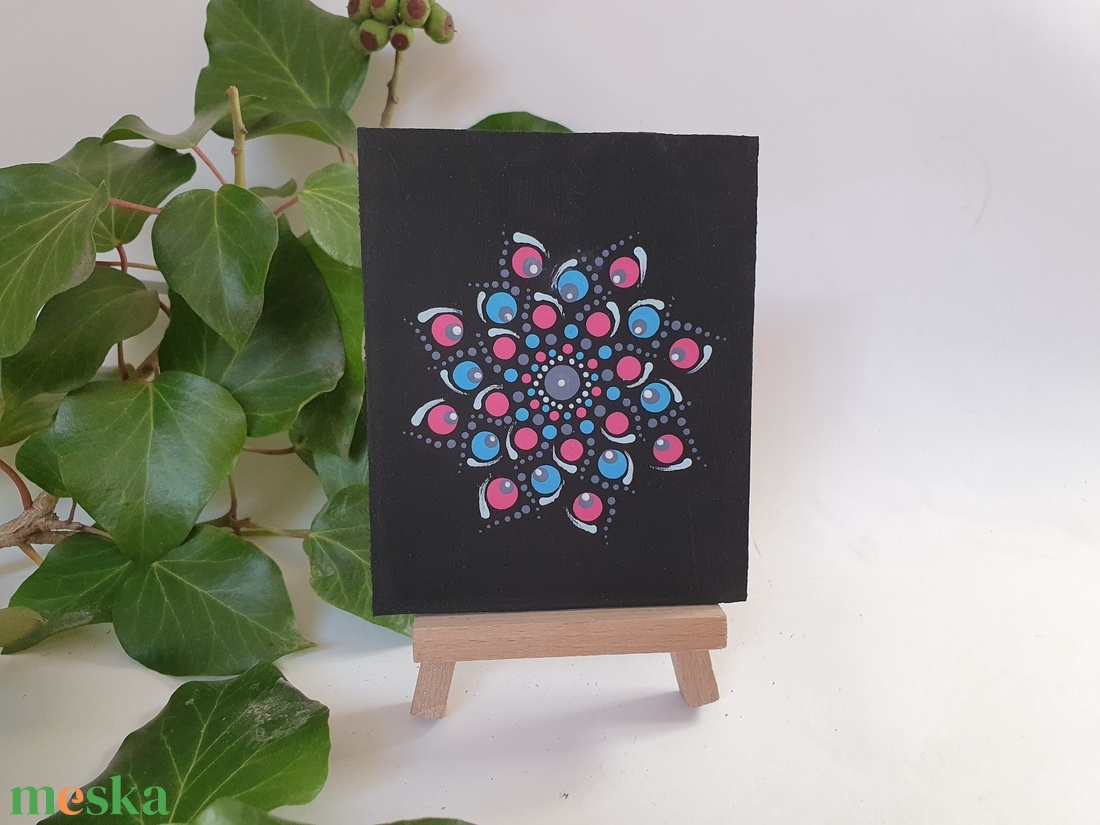 Fekete alapon kék, rózsaszín mandala, fa képtartóval - otthon & életmód - dekoráció - spiritualitás - mandala - Meska.hu