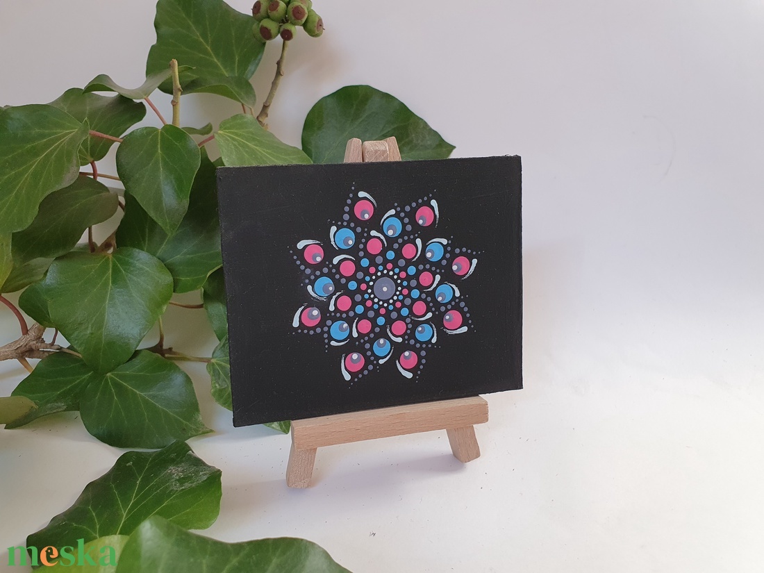 Fekete alapon kék, rózsaszín mandala, fa képtartóval - otthon & életmód - dekoráció - spiritualitás - mandala - Meska.hu