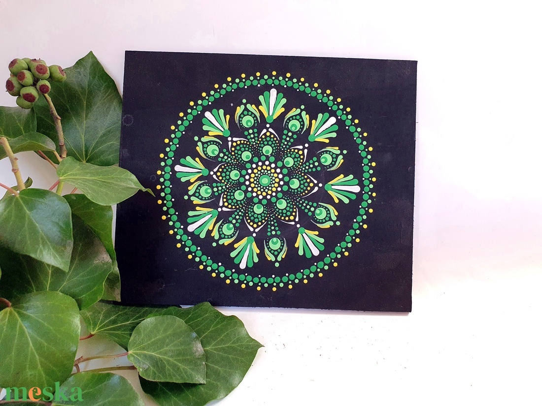 Fekete alapon zöld, sárga és fehér mandala - otthon & életmód - dekoráció - spiritualitás - mandala - Meska.hu
