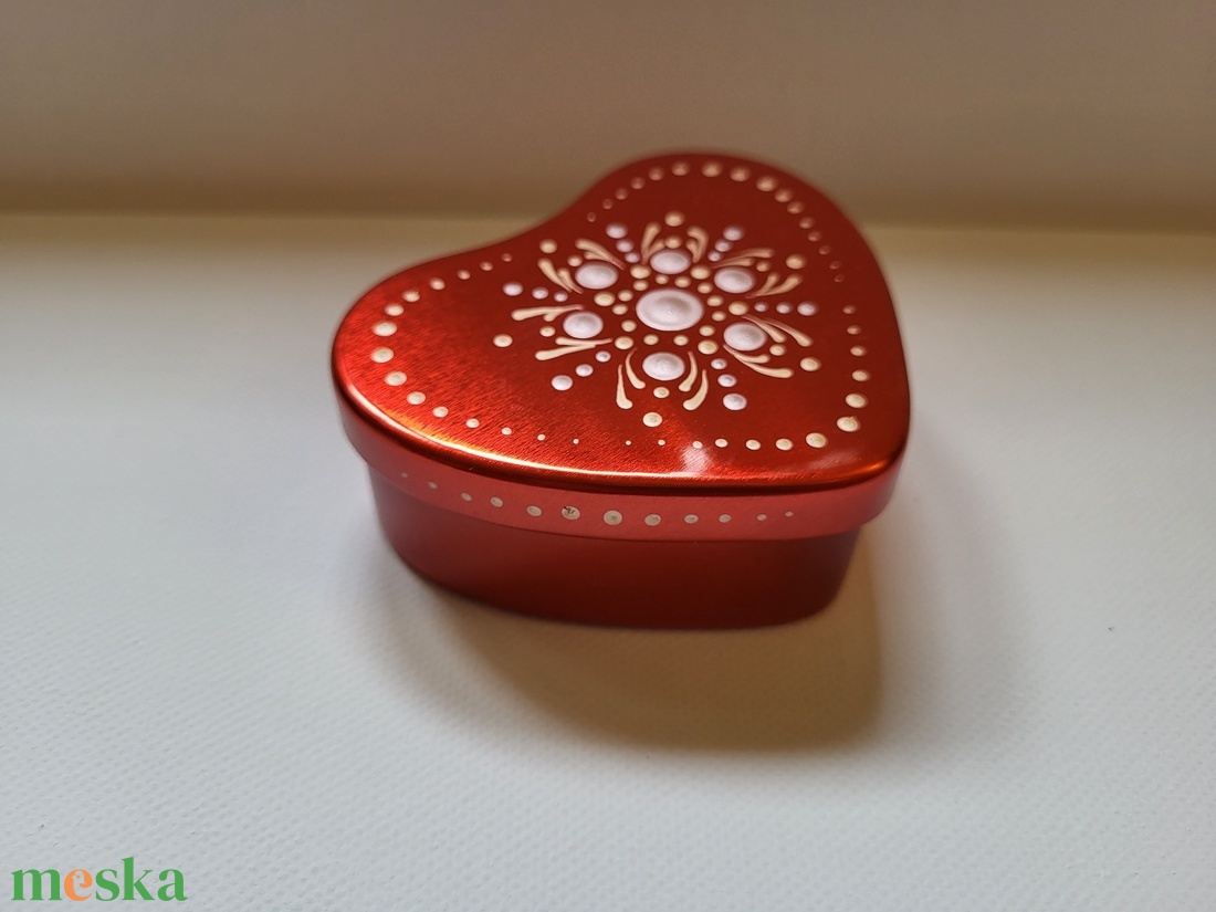 Levendulás gyertya piros fém tégelyben - otthon & életmód - gyertya, illat, aroma - gyertyatartó - Meska.hu