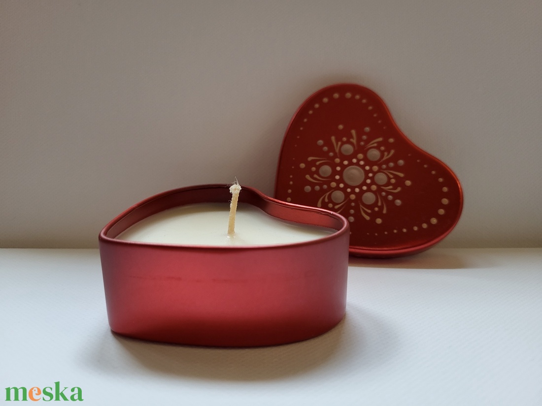Levendulás gyertya piros fém tégelyben - otthon & életmód - gyertya, illat, aroma - gyertyatartó - Meska.hu